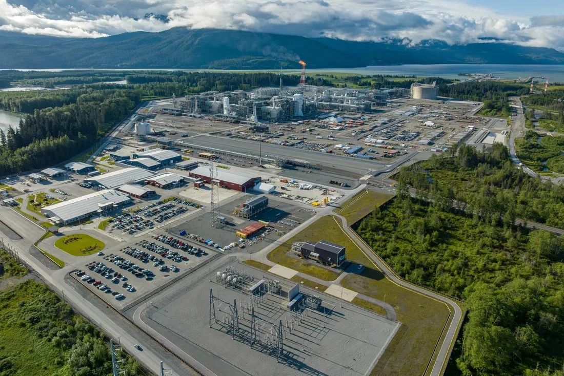 LNG job site with modular worker village.