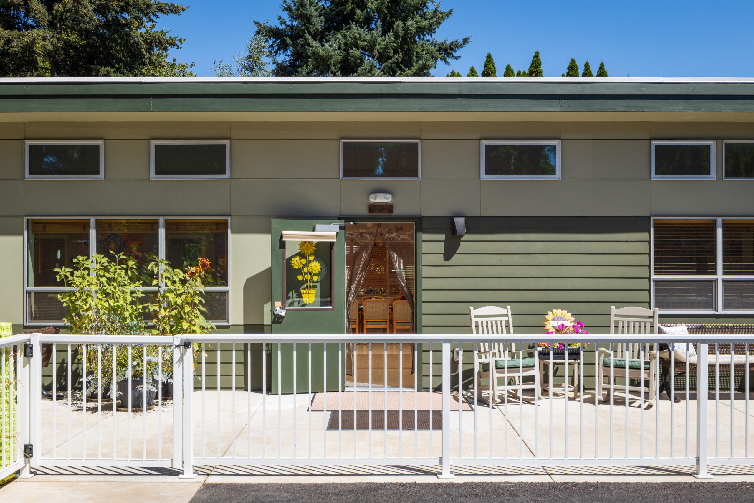 1,904-square-foot SAGE modular building for the Sunshine Club, providing a bright and welcoming dementia respite facility